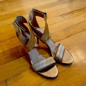 Steve Madden size 9 Metalic gold heels! Beautiful worn 2 times for a wedding